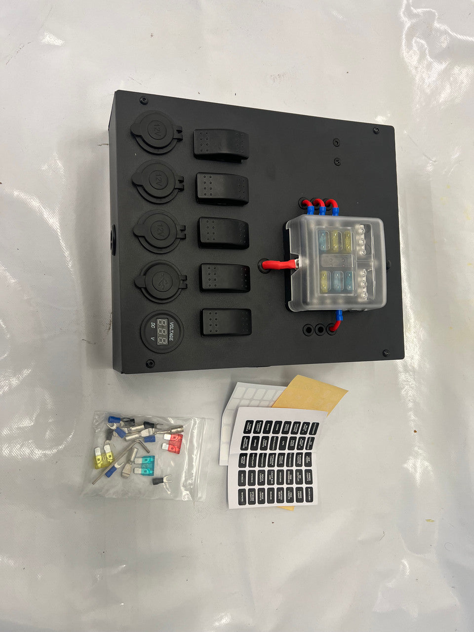 12v DC Compact Battery Control Hub Box - Power Distribution Electric Fuse Panel